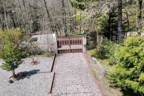 560597101